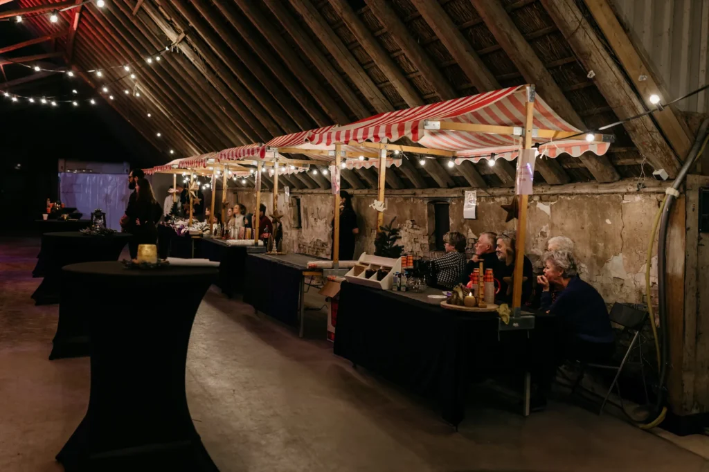 Kraampjes met eten en drinken voor na de dienst